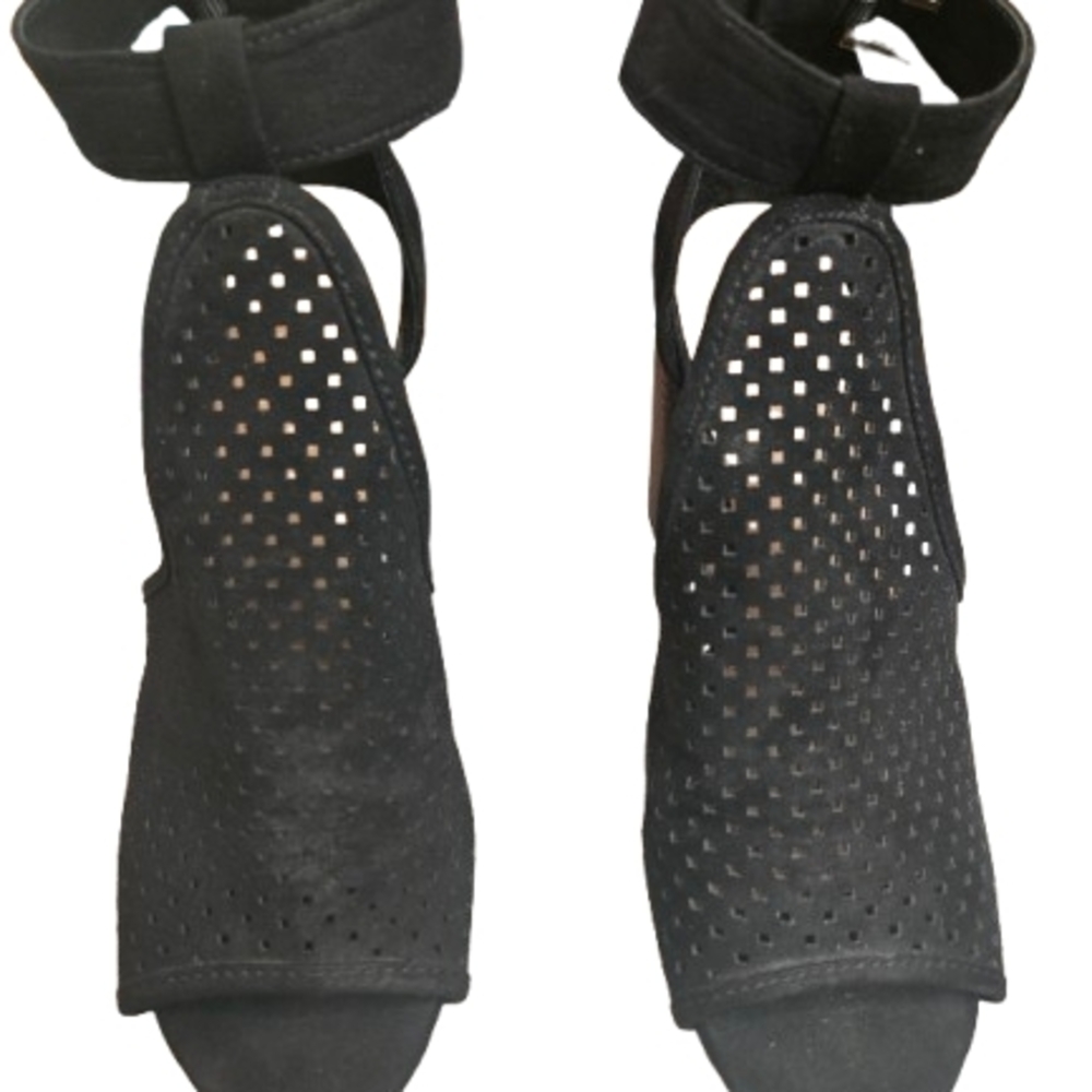 Universal‎ Thread Black Cutout Sandals